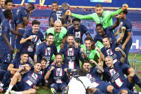 开云中国官方网站 科维托娃在巴黎圣日耳曼比赛中表现优异，大比分获胜引发热议！