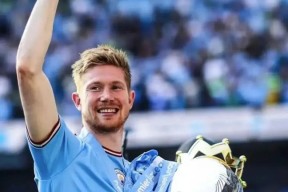 开云体育网页版登录包含德布劳内重返赛场，反败为胜首场状态出色，切尔西观众沸腾！气势如虹延续的词条